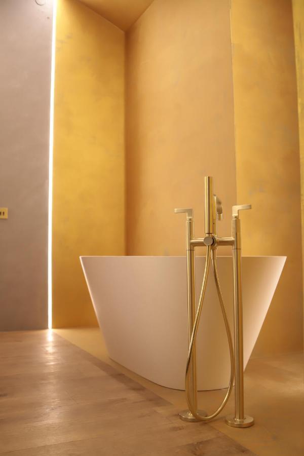 The Veil Hotel Αστάνα Εξωτερικό φωτογραφία A modern freestanding bathtub