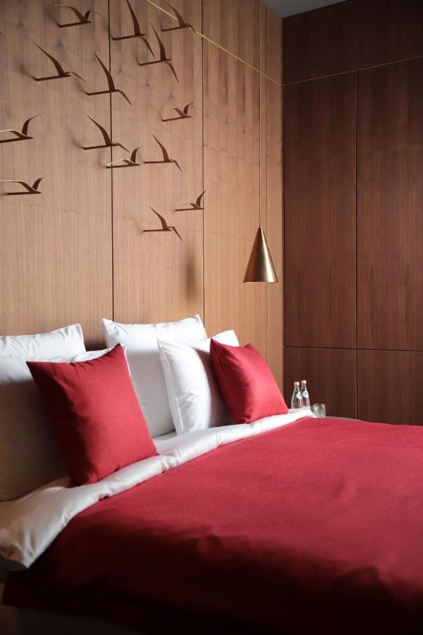 The Veil Hotel Αστάνα Εξωτερικό φωτογραφία A bed with cushions