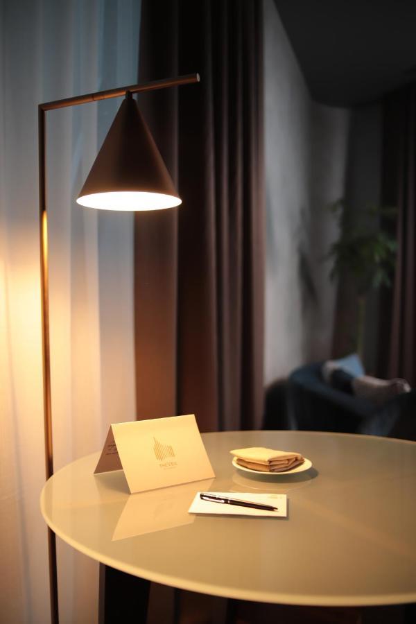 The Veil Hotel Αστάνα Εξωτερικό φωτογραφία A floor lamp