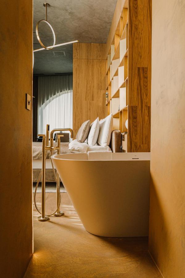 The Veil Hotel Αστάνα Εξωτερικό φωτογραφία A room at the hotel