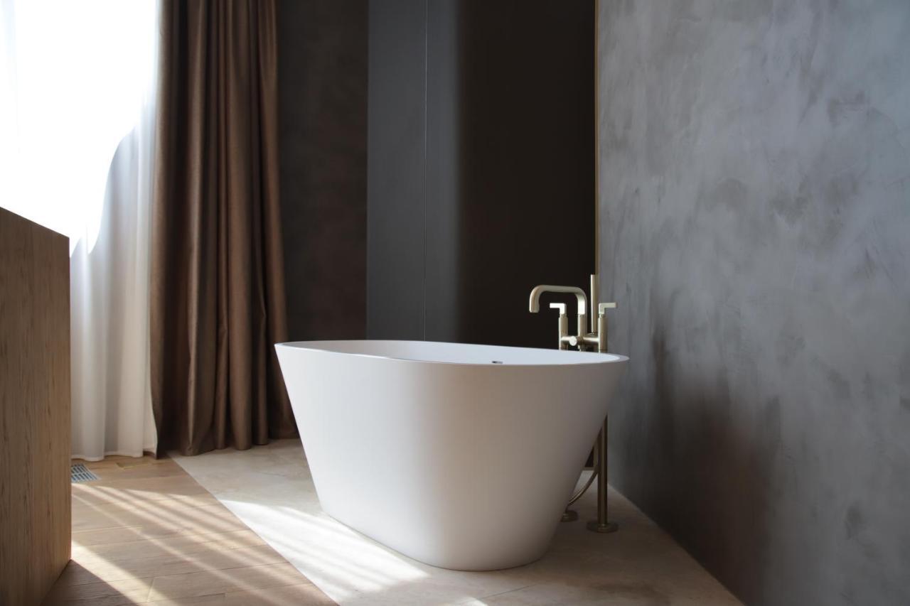 The Veil Hotel Αστάνα Εξωτερικό φωτογραφία A freestanding bathtub