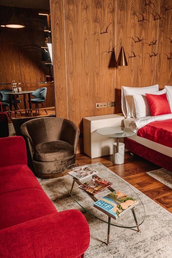 The Veil Hotel Αστάνα Εξωτερικό φωτογραφία A room at the hotel